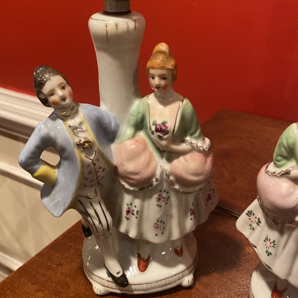 Vintage 40’s-50’s Boudoir lamps, porcelain Victorian figures made in Japan. - Picture 4 of 17